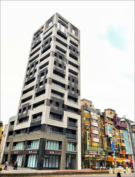 中資亨得利 再砸4.8億掃店面 買忠孝東路五段店面 每坪430萬創該區段新高