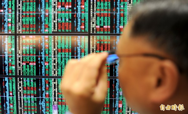 三大法人賣超8億 外資買超0.5億