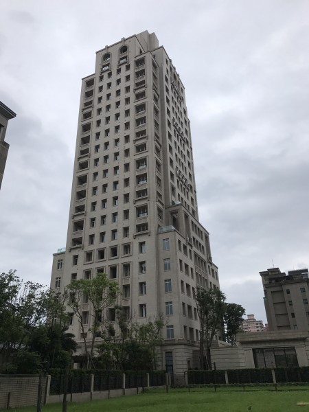 大咖聚財兼聚氣 獵豪宅兩戶起跳