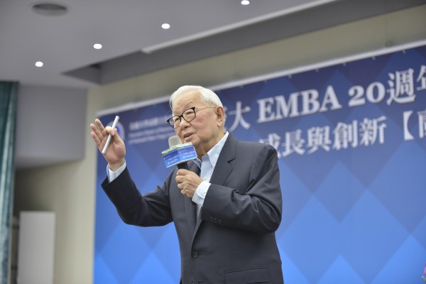 張忠謀:反對「5+2產業」 台積電會根留台灣