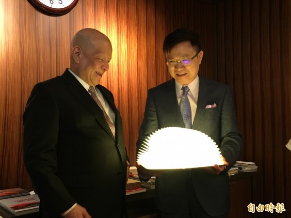 菲食品巨頭生力進軍電子業 要向台灣學經驗