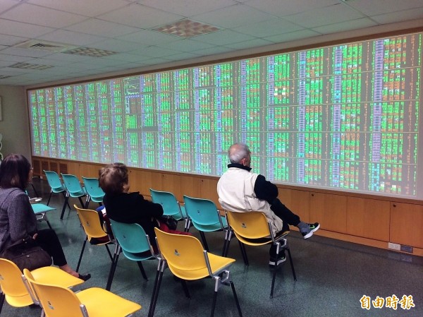 資金轉向傳產金融 台股收復季線