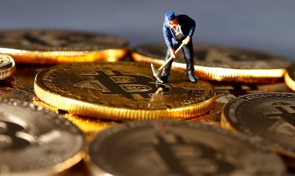 美虛擬貨幣交易所遭調查 比特幣跌破1萬美元