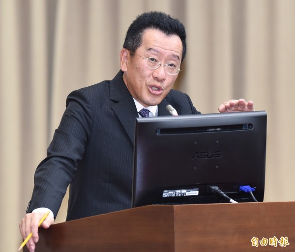 寶佳繞道插旗金控 顧立雄出言告誡