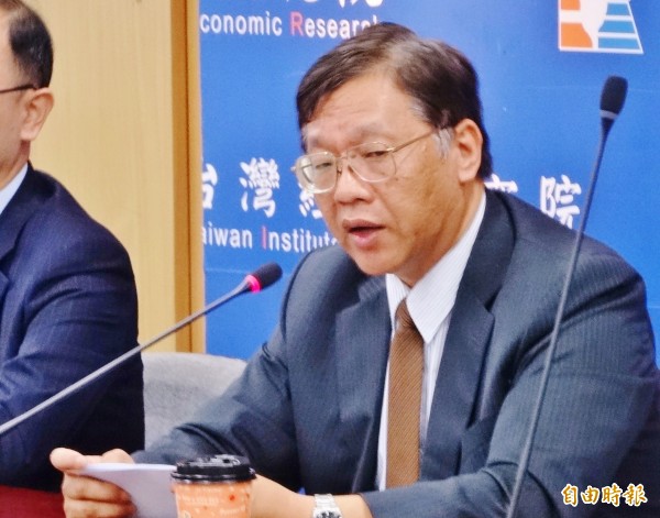 2月製造業景氣燈號 台經院:出現衰退「藍燈」