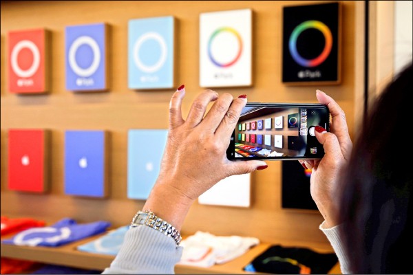 iPhone X銷售慘兮兮 傳蘋果回歸LCD螢幕
