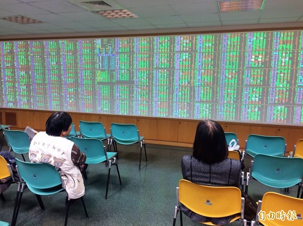 台股盤中》大盤穩守10800點 5日線下彎