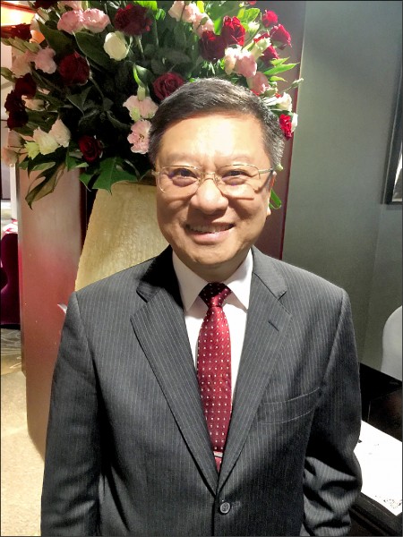 富爸爸督軍 工業電腦打集團戰