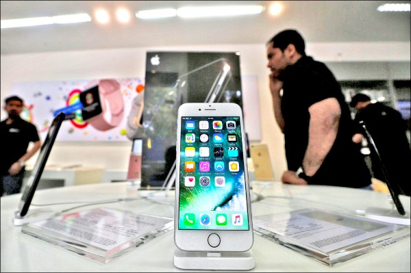 國際現場》IDC:今年智慧手機銷售續跌