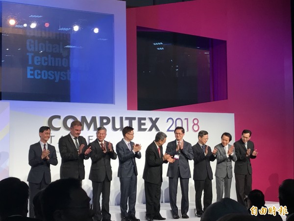 萬頭鑽動! Computex 2018開幕大排長龍