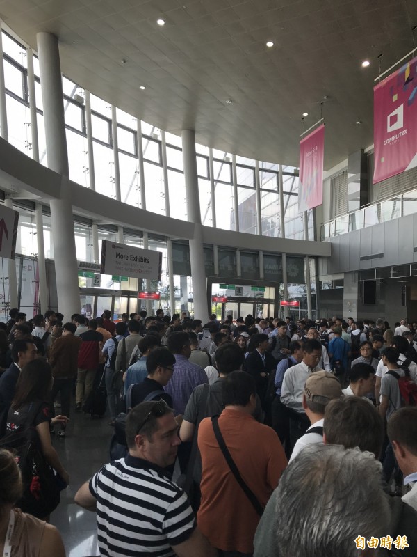 萬頭鑽動! Computex 2018開幕大排長龍