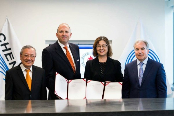 中油20日與美國Cheniere公司於美國華府交換簽署「液化天然氣購售契約」採購前約（HOA）（中油提供）