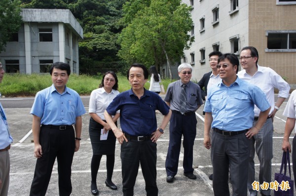 台北副市長林欽榮上午視察台北市南港生技產業聚落開發計畫BOT案。（記者黃建豪攝）