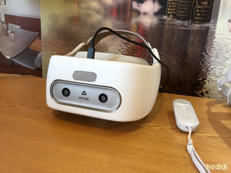 HTC現場展示VIVE FOCUS VR一體機。（記者陳炳宏攝）