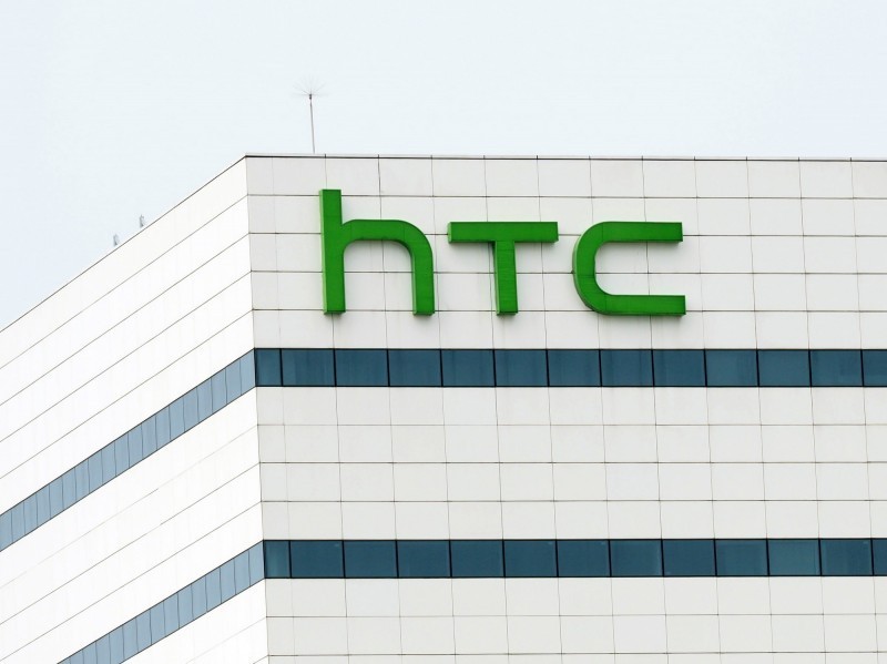 傳宏達電下一代智手機生產將外包。(歐新社)