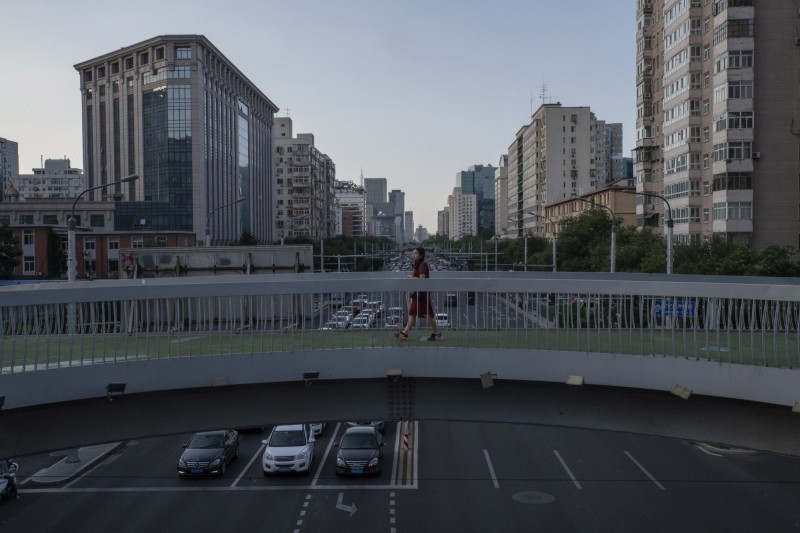 麥格理銀行（Macquarie Group）首席中國經濟學家Larry Hu更指出，中國未來最大的經濟風險，可能是不斷增長的房地產市場，不是貿易戰。圖為中國北京市景。（彭博）