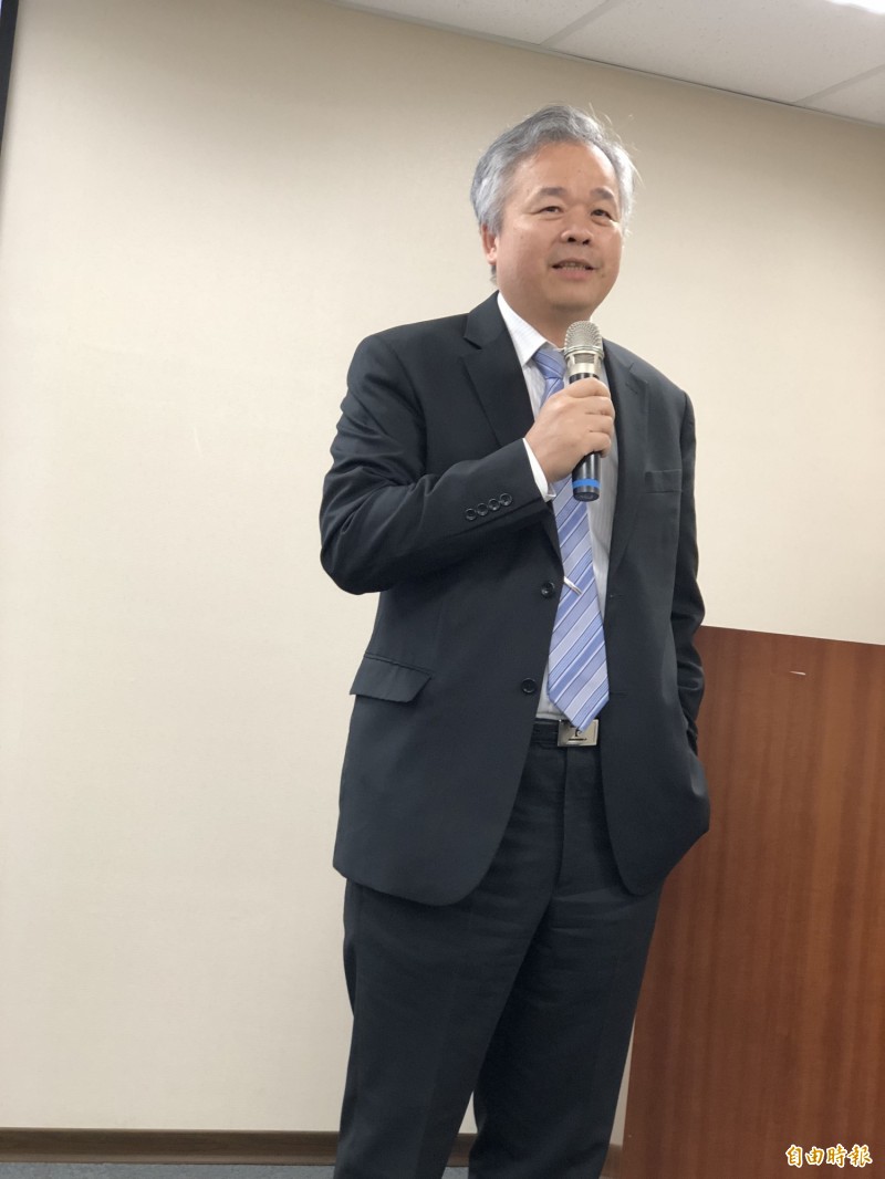 晶睿通訊董事長陳文昌，在法說會上宣布桃園二廠啟用與成立AI研發中心的消息。（記者陳炳宏攝）