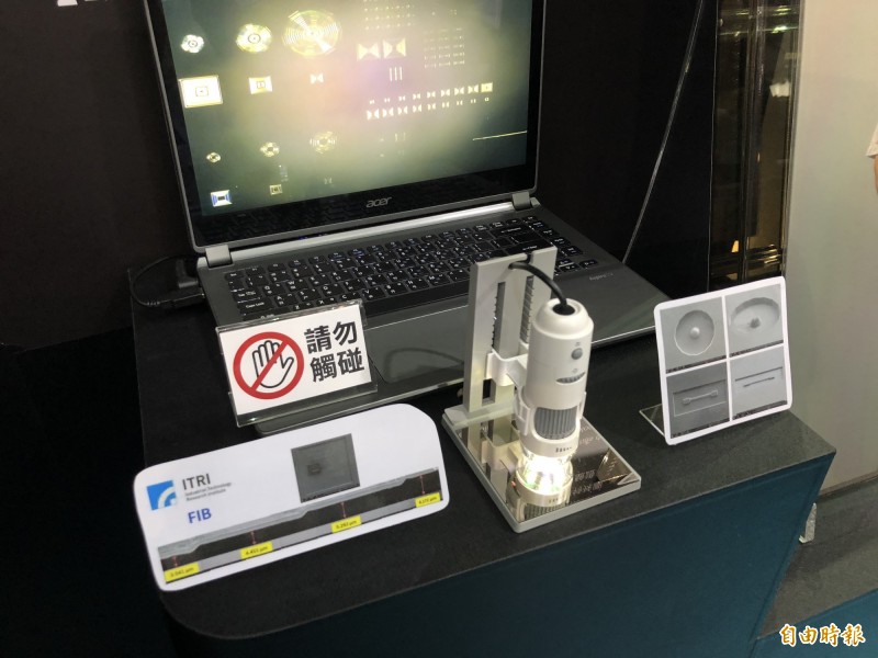 工研院電光系統所組長李炎樹表示，工研院開發數位圖案化 （Digital Lithography; DLG）解決方案，可直接圖案化出梯型等特殊圖騰，擺脫傳統需經多道光罩曝光顯影複雜工序製作，大幅縮短光罩製作驗證時程並節省成本，提供新產品打樣、試產最佳選擇。（記者陳炳宏攝）