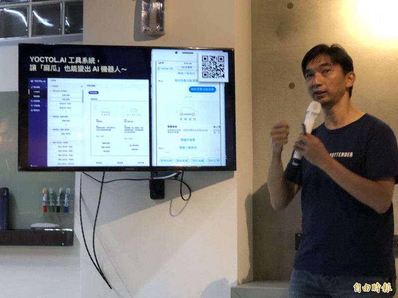 優拓資訊共同創辦人黃鐘揚表示，希望打造出麻瓜也能輕鬆變出AI機器人的工具。（記者陳炳宏攝）