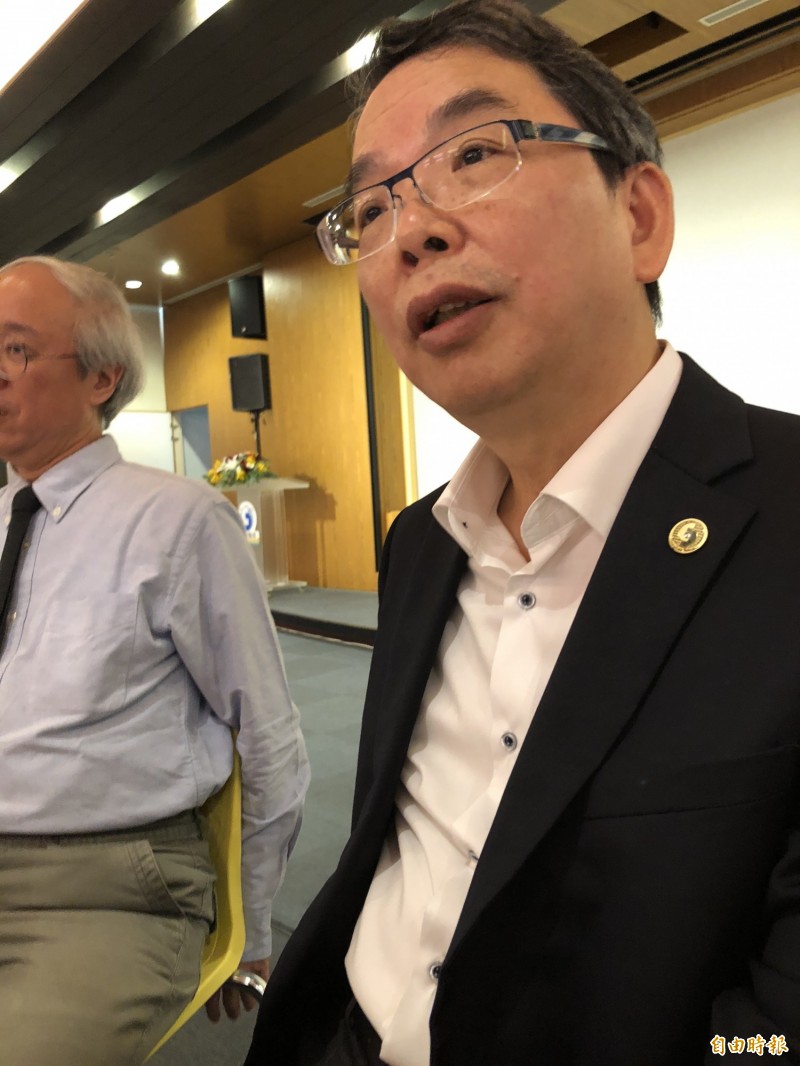 中華電信執行副總兼技術長林國豐表示，今年3月中華電信已經取得Apple認證，是國內唯一提供iPhone IPv6的4G上網環境，且IPv6大部分測試都比IPv4快。（記者陳炳宏攝）