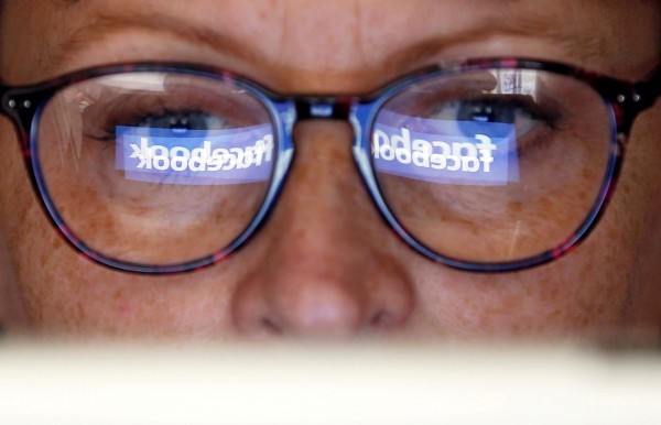 為防止期中選舉被影響，臉書祭出封殺假消息的實際措施。（路透資料照）