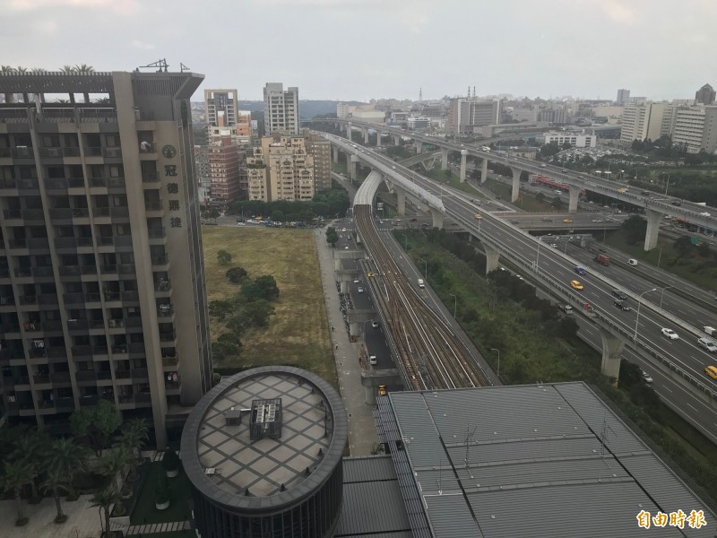 林口站近1年2房實價揭露件數將近150件,每坪均價約31.1萬元,謝志傑表示,近年林口新市鎮發展穩定,商場百貨陸續進駐,人口持續成長,近一年捷運站周邊的2房交易多為新屋交屋。(記者徐義平攝)
