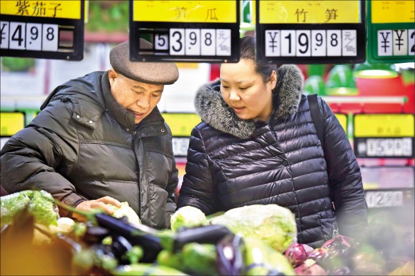 貿易戰衝擊 中國出口、消費數字不妙