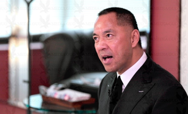 郭文貴指出,要不是他們一直爆料,高盛已經幫海航集團到美國華爾街上市了(圖片擷取自郭媒體)