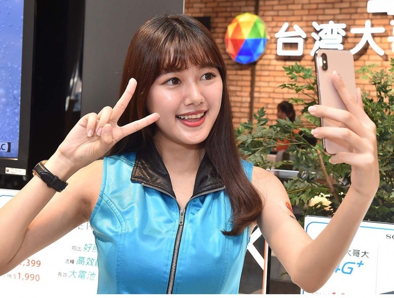 電信三雄11月每股獲利出爐，台灣大與中華電信以每股獲利0.37元，打成平手，在累計1-11月每股獲利方面，則以台灣大的4.64元居冠，其次為中華電的4.2元，以及遠傳的2.79元。（台灣大哥大提供）