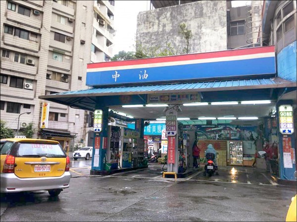 油價終止連3跌 本週漲5角