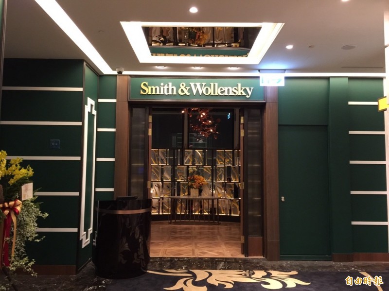 股神巴菲特每年舉辦慈善午餐指定的牛排餐廳Smith &amp; Wollensky，跨足亞洲市場的第1家分店將於10日在微風南山47樓開幕（記者楊雅民攝）