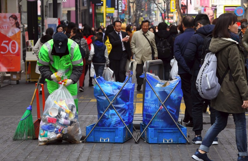面對南韓老年人口貧困日益嚴重，也進一步導致輕生率上升的社會問題。（法新社）