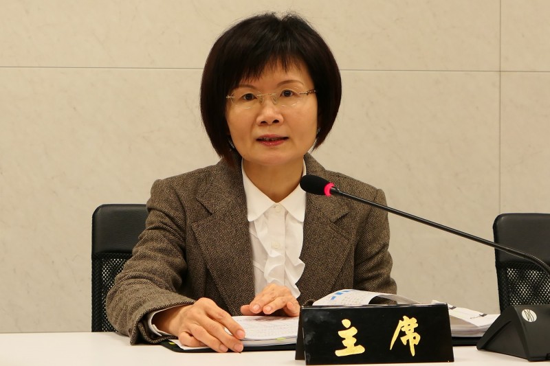 財政部今日公佈2月進出口統計，統計處處長蔡美娜表示，出口203.9億美元，年減8.8％。（記者吳佳蓉攝）