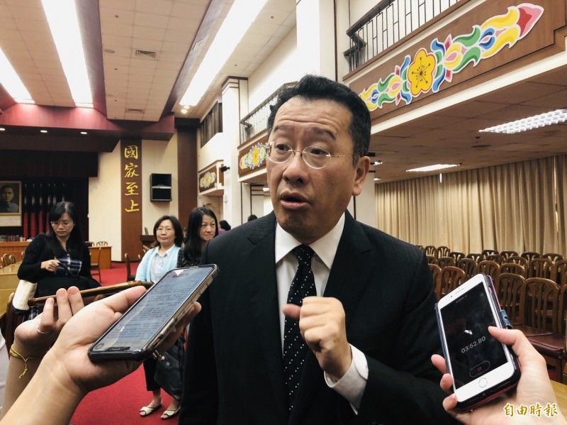 金管會主委顧立雄今天強調,壽險業的保單宣告利率是不能「亂喊價」,若要賣高利率保單,必須要有相對應的計畫。(記者王孟倫攝)