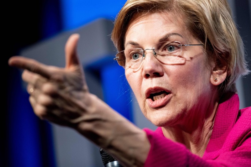 民主黨籍參議員華倫(Elizabeth Warren,圖中)提議應立法分拆臉書、Google及亞馬遜等大型科技企業,但遭科氏工業集團(Koch Industries, Inc.)董事長科赫(Charles Koch)支持的政治組織「繁榮美國人」(Americans for Prosperity)反對。(法新社)