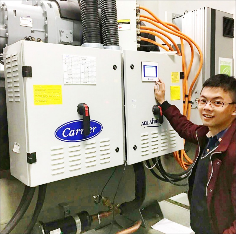 李宗益憑著特殊的專業證照及專業能力，大學畢業即進入科技公司工作，擔任專案經理主管職務，擠身百萬年薪行列。
（李宗益提供）