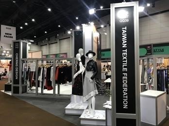 泰國STYLE BANGKOK展中的台灣紡拓會展區。（紡拓會提供）