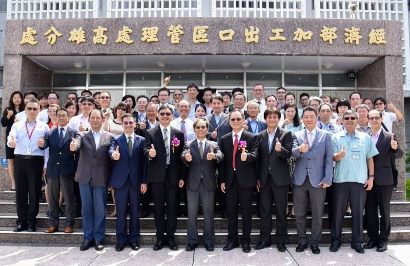 經濟部加工出口區管理處高雄分處卸任、新任分處長今舉行交接典禮。（記者王榮祥翻攝）
