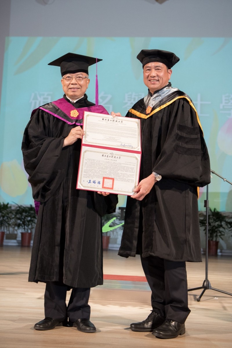 友達董座彭双浪獲北科大名譽博士學位。(友達提供)