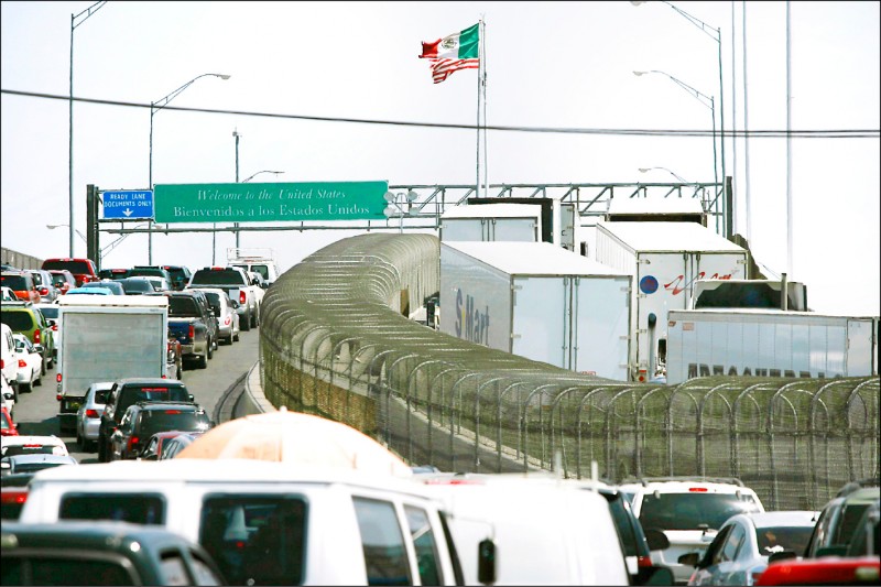高盛警告，美中、美墨貿易戰將衝擊美國經濟，下修美國Q2經濟成長率0.2個百分點。（美聯社）