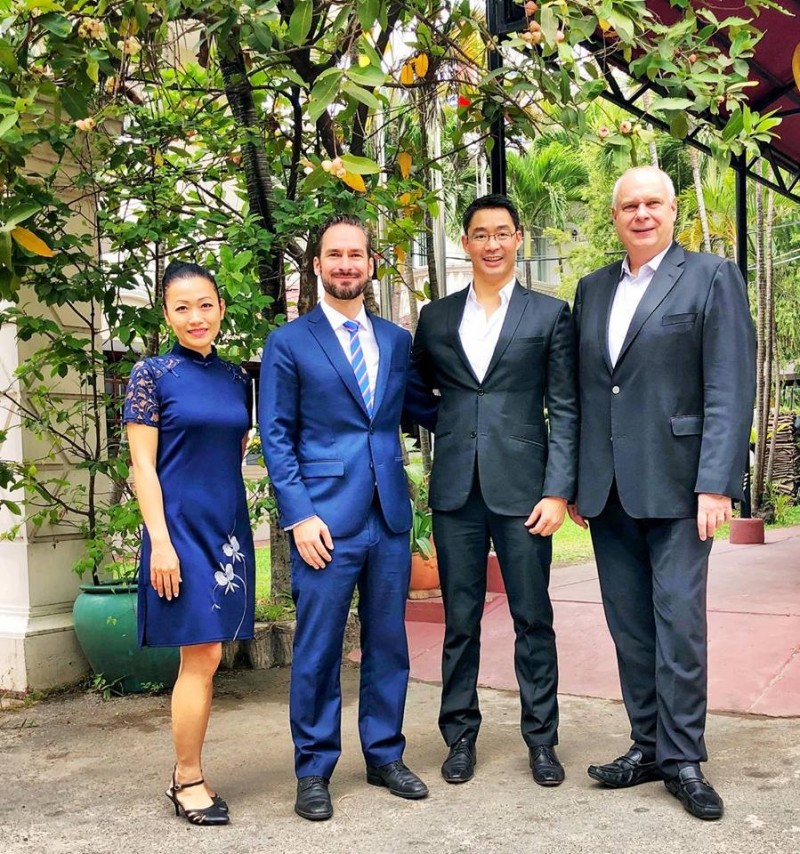 德國前副總理菲利普（右二）（翻攝至International German School IGS）