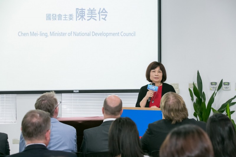 花旗辦英語辯論教育，國發會主委陳美伶度肯定，認為可厚植台灣的英語軟實力。（圖片由花旗銀行提供）