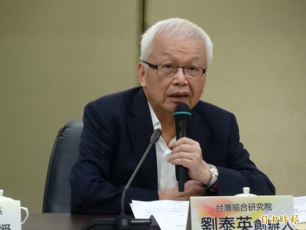 週刊爆83歲劉泰英周旋4女 最嫩長腿妹小他53歲!