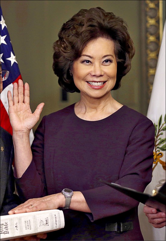 趙錫成家族是當今美國華人第一家族，大女兒正是首位以華裔身分被3位美國總統延攬入閣的趙小蘭。
（路透檔案照）