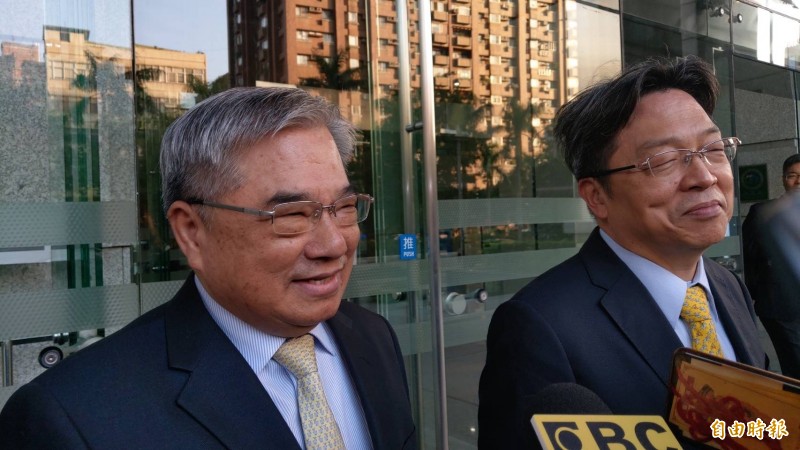 台灣之星董事長林清棠（圖左）、總經理賴弦五（圖右）率經營團隊出席國家通訊傳播委員會（NCC）舉辦之5G競標審查面談。（記者王憶紅攝）