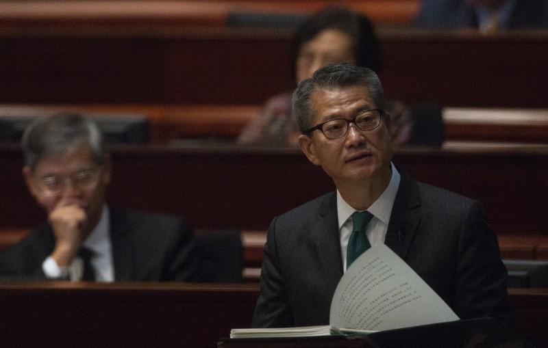 香港財政司長陳茂波認為香港抗爭已逼近恐怖主義的程度。(歐新社)