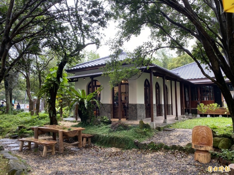 以現烘咖啡崛起的CAMA Café，斥資逾2000萬元將位於陽明山格致路上的82年歷史老建築，改造為「CAMA COFFEE ROASTERS豆留森林」品牌旗艦店，打造最美咖啡秘境。（記者楊雅民攝）