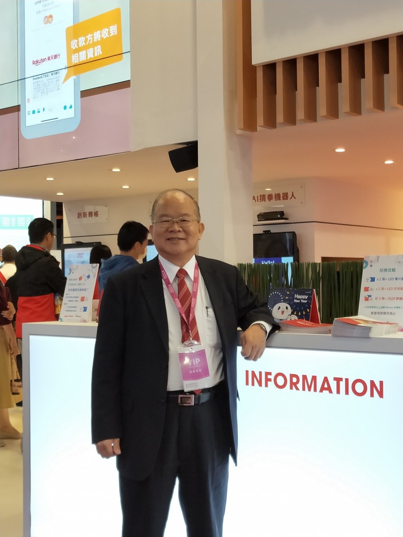 圖為樂天商銀預定董事長簡明仁（記者李靚慧攝）