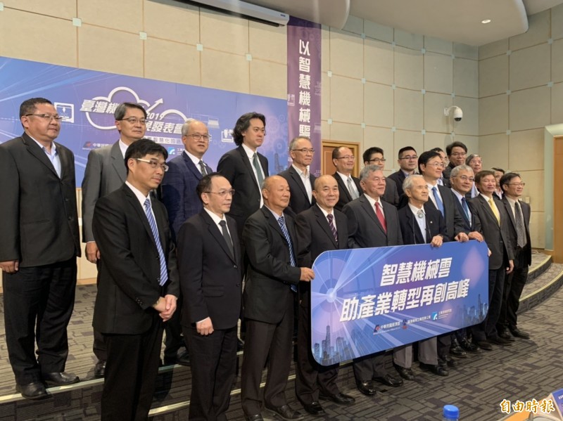 經濟部長沈榮津今出席公版智慧機械雲活動。（記者林菁樺攝）