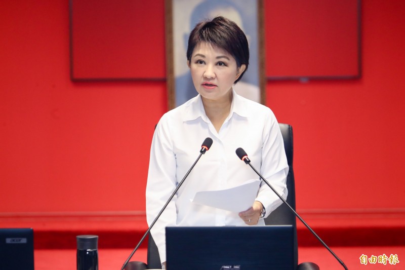盧秀燕宣佈中市府廢止中火2部機組許可證。（記者蔡淑媛攝）